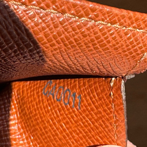 Louis Vuitton Wallet - Picture 10 of 10